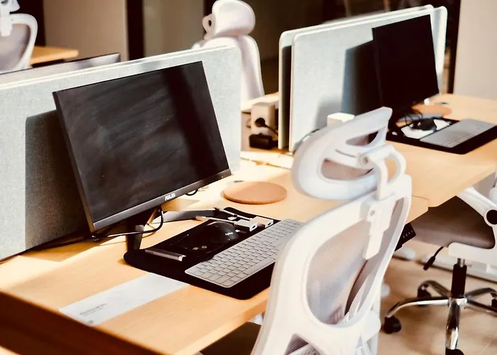 Thehub Pererenan Coworking, Pool And Rooftop 4* Canggu